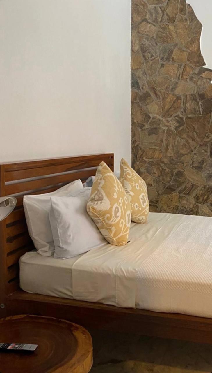 Stone Creek House Bed & Breakfast Romblon Exterior photo