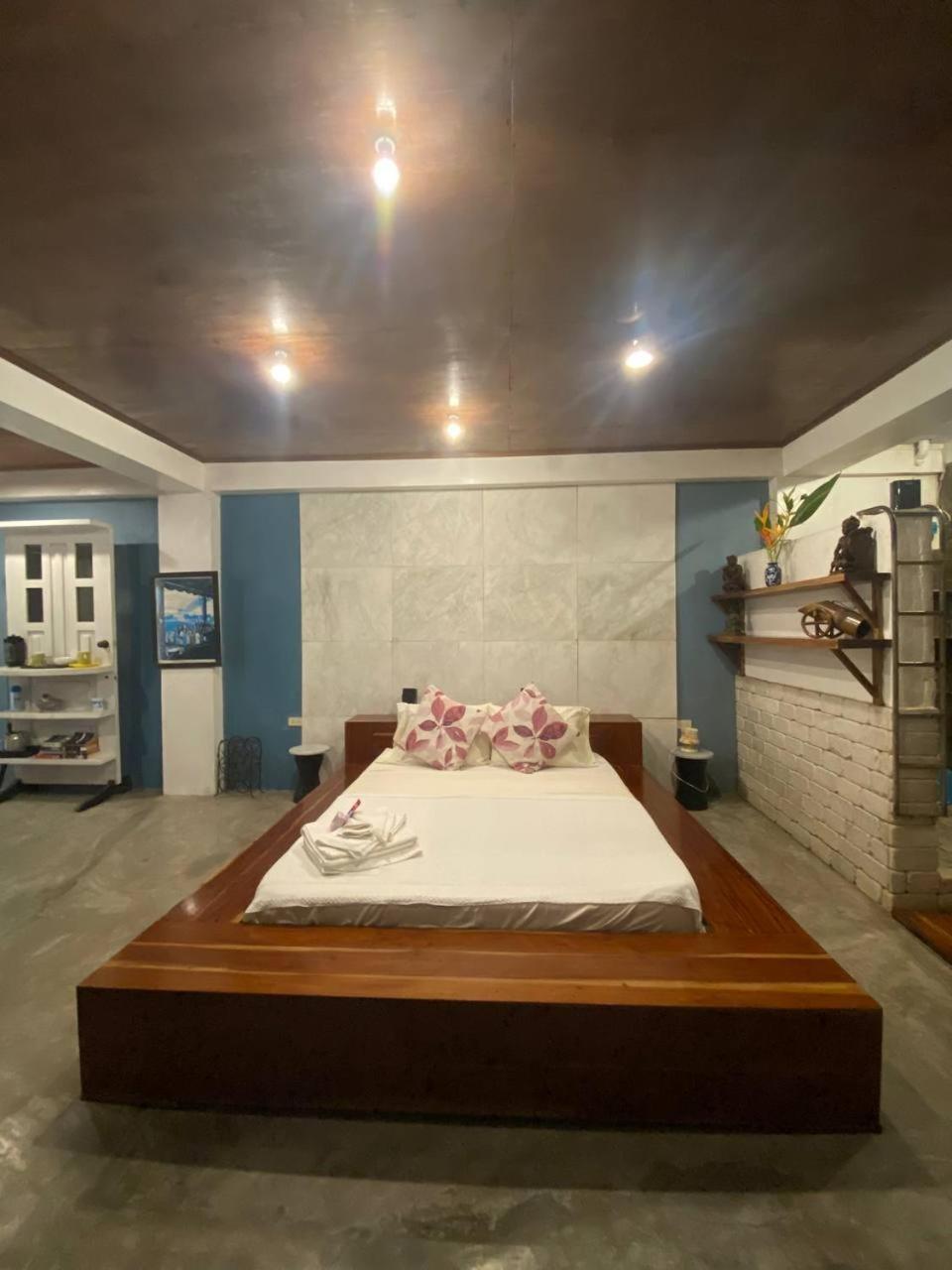 Stone Creek House Bed & Breakfast Romblon Exterior photo