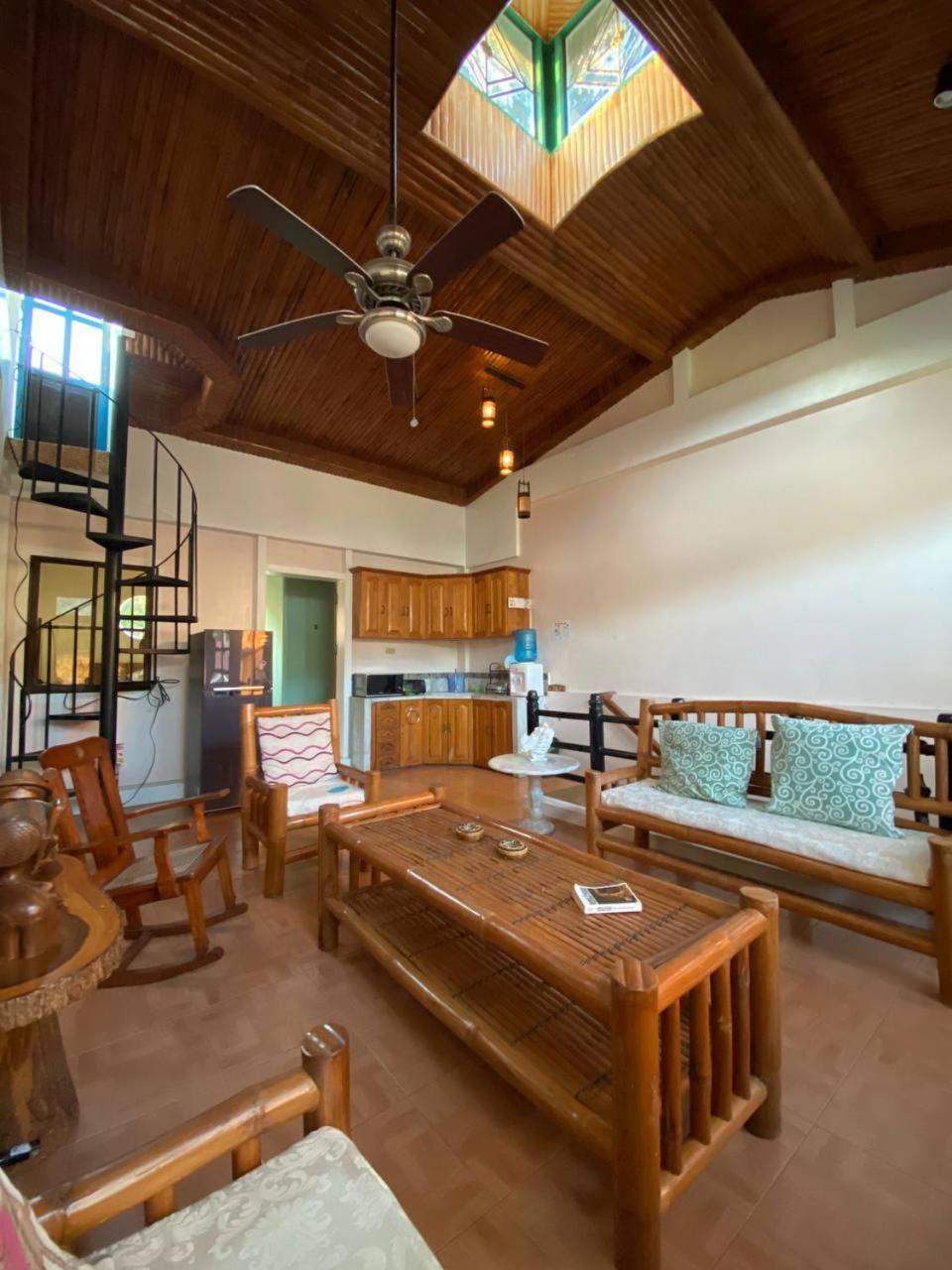 Stone Creek House Bed & Breakfast Romblon Exterior photo